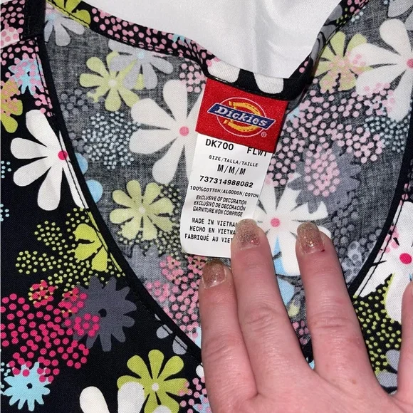 Dickies flower scrub top - Picture 3 of 3